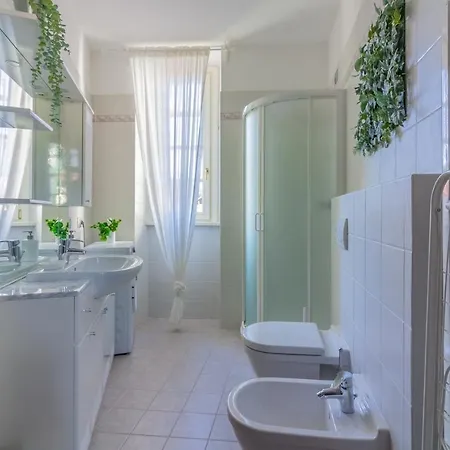 Rose By Wonderful Italy בלאג'יו